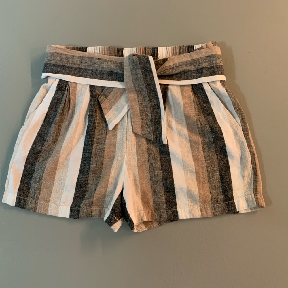 High waisted linen shorts with belt - S